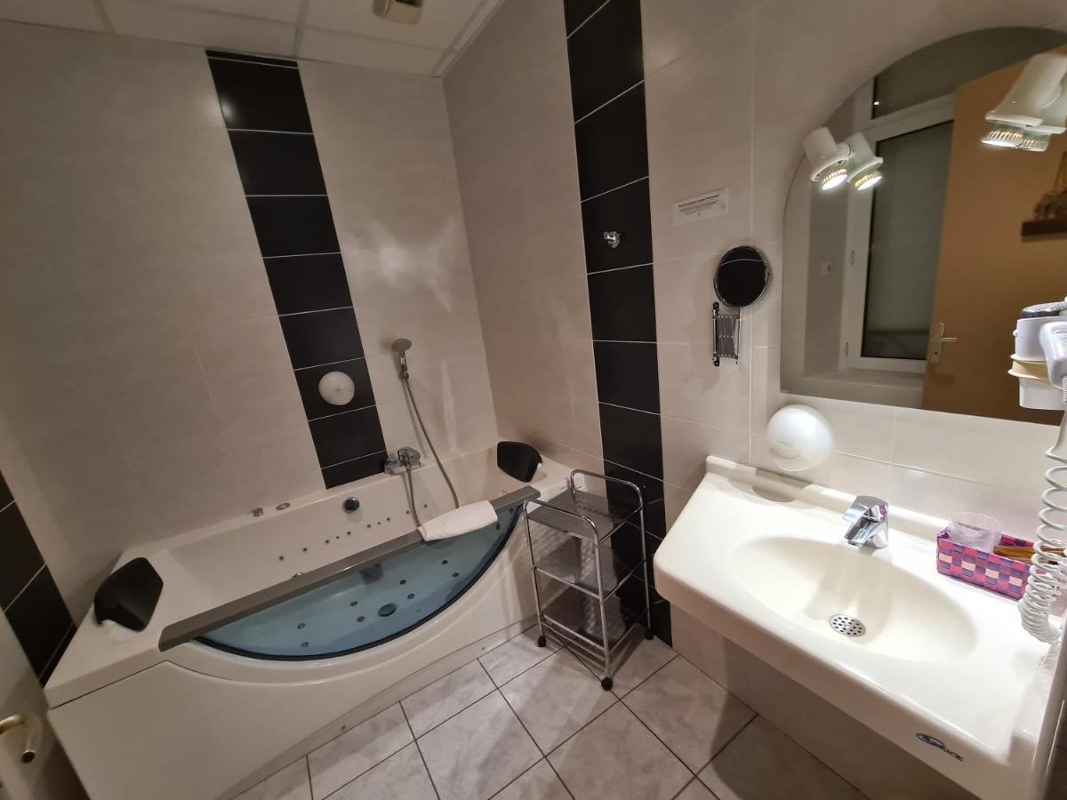 Hostellerie Du Cantal Murat  Ngoại thất bức ảnh